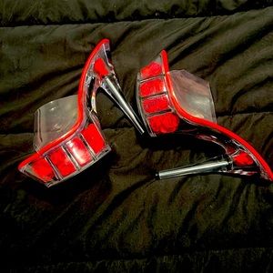 High heels ! With roses in the inside !